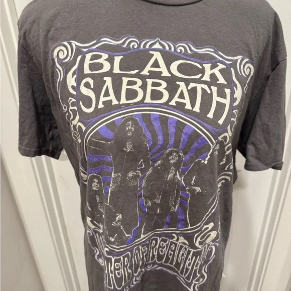 Black Sabbath Gray Graphic T-Shirt fits men’s medium no tag C - Picture 2 of 5